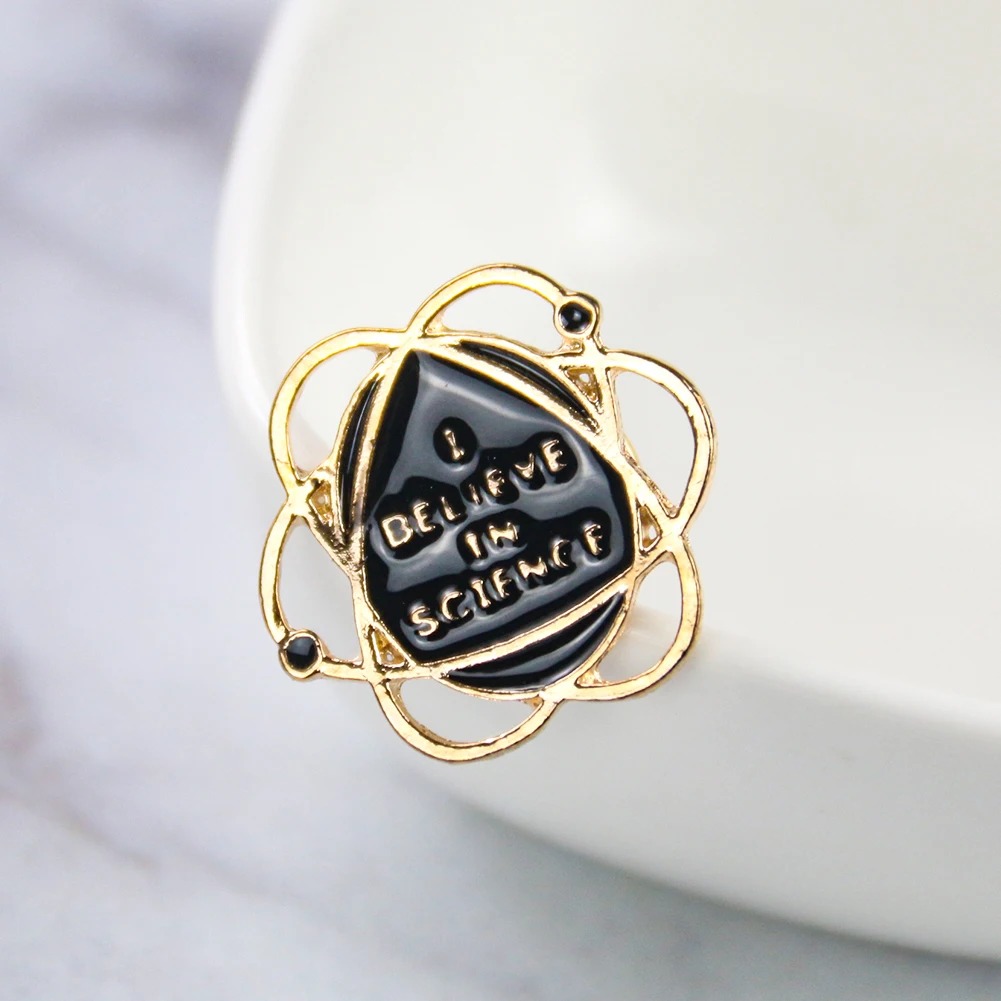Science Themed Atom Brooch Hun - Science Hunter reseña y precio